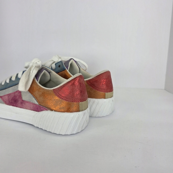 Blowfish Malibu Willa Sneakers Silver Reflect Lace Up Casual Women's Size 6.5 - Picture 3 of 12